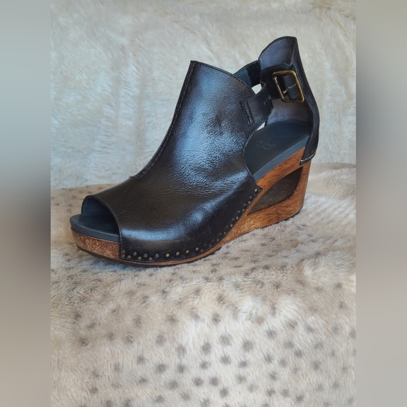 Dansko Shoes - Chic Black Leather Wedge Sandals